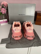 Load image into Gallery viewer, Triple S Clear Sole Colours