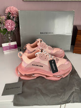 Load image into Gallery viewer, Triple S Clear Sole Colours