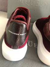 Load image into Gallery viewer, Oversized Sneaker Velvet