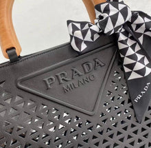 Load image into Gallery viewer, Cut Out Shopper