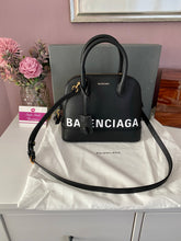 Load image into Gallery viewer, Ville