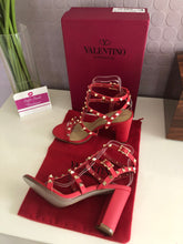 Load image into Gallery viewer, Rockstud Block Heel Sandals