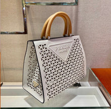 Load image into Gallery viewer, Cut Out Shopper