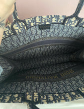 Load image into Gallery viewer, Book Tote Oblique