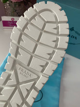 Load image into Gallery viewer, Gabardine Sneakers