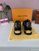 Load image into Gallery viewer, Runaway Sneaker