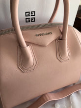 Load image into Gallery viewer, Antigona Grained Leather