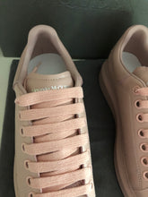 Load image into Gallery viewer, Oversized Sneaker Matte