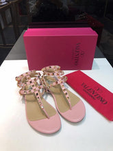 Load image into Gallery viewer, Rockstud Thong Sandals