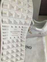 Load image into Gallery viewer, Rockstud Untitled