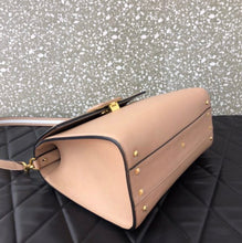 Load image into Gallery viewer, V Sling Handbag