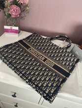 Load image into Gallery viewer, Book Tote Oblique