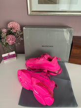 Load image into Gallery viewer, Triple S Clear Sole Colours