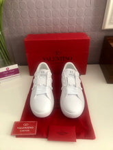 Load image into Gallery viewer, Rockstud Untitled