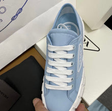 Load image into Gallery viewer, Gabardine Sneakers