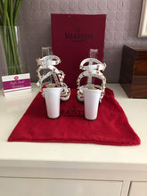 Load image into Gallery viewer, Rockstud Block Heel Sandals