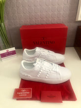 Load image into Gallery viewer, Rockstud Untitled