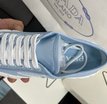 Load image into Gallery viewer, Gabardine Sneakers