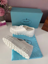 Load image into Gallery viewer, Gabardine Sneakers