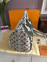 Load image into Gallery viewer, Giant Monogram Speedy 30