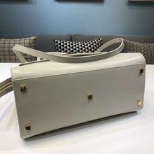 Load image into Gallery viewer, Uptown Medium Tote