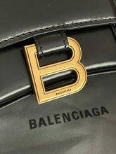 Load image into Gallery viewer, Hourglass XS