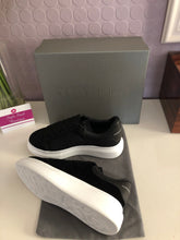 Load image into Gallery viewer, Oversized Sneaker Velvet