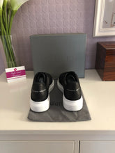 Load image into Gallery viewer, Oversized Sneaker Velvet
