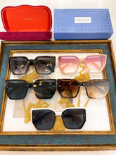 Load image into Gallery viewer, Logo Chain Sunglasses