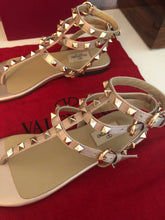 Load image into Gallery viewer, Rockstud Thong Sandals