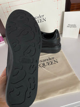 Load image into Gallery viewer, Oversized Sneaker Matte