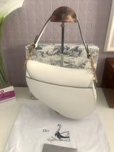 Load image into Gallery viewer, Saddle Bag Grained Leather