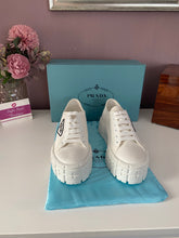 Load image into Gallery viewer, Gabardine Sneakers