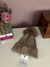 Load image into Gallery viewer, Fur Pom Hat
