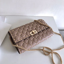 Load image into Gallery viewer, Spike Chain Clutch