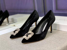 Load image into Gallery viewer, Hangisi Velvet Pumps