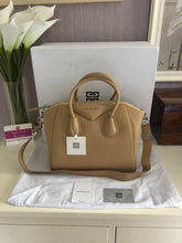 Load image into Gallery viewer, Antigona Grained Leather