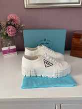 Load image into Gallery viewer, Gabardine Sneakers