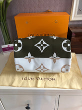 Load image into Gallery viewer, Giant Monogram Speedy 30