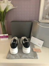 Load image into Gallery viewer, Oversized Sneaker Leather Ladies