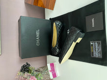 Load image into Gallery viewer, CC Quilted Pumps