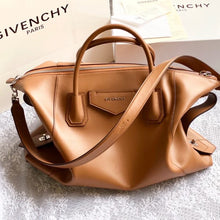 Load image into Gallery viewer, Antigona Soft Leather