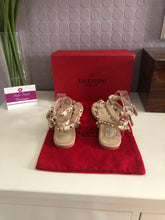 Load image into Gallery viewer, Rockstud Thong Sandals