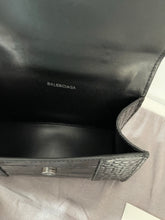 Load image into Gallery viewer, Hourglass XS Embossed