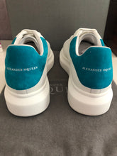 Load image into Gallery viewer, Oversized Sneaker Suede Ladies