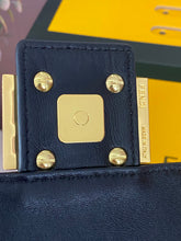 Load image into Gallery viewer, Baguette