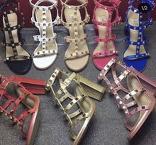 Load image into Gallery viewer, Rockstud Block Heel Sandals
