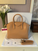 Load image into Gallery viewer, Antigona Grained Leather