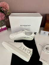 Load image into Gallery viewer, Reverse Sneaker