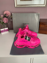 Load image into Gallery viewer, Triple S Clear Sole Colours